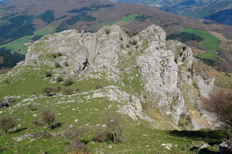 Haitz txikia, haitz handitik ikusita