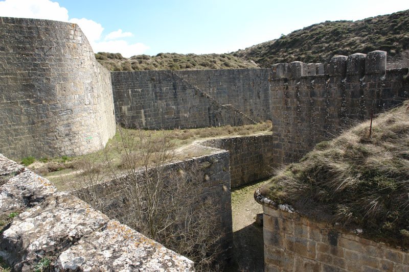 Gotorlekuko horma eta pasabideak