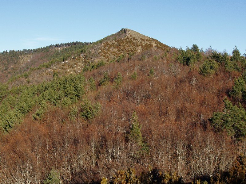 Brakola (1368m), eta atzean, Migoleta (1406m)