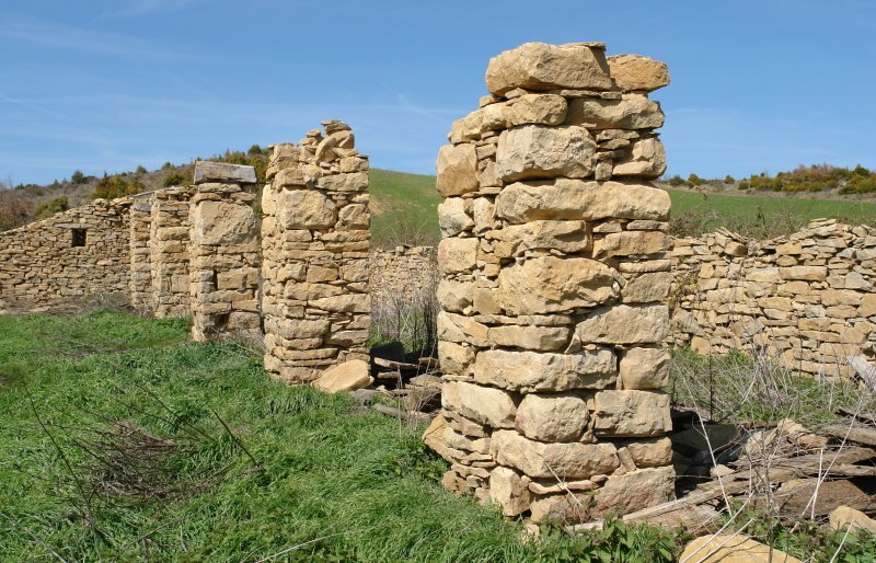 Borda baten hormak eta zutabeak Santa Agedan