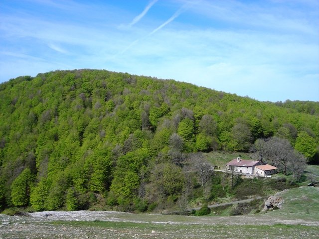 Gailurra , Santa Teodosia ermitaren atzean 