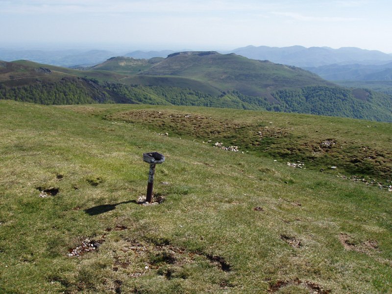 Txartelontzi zaharra. Atzean, Urkulu