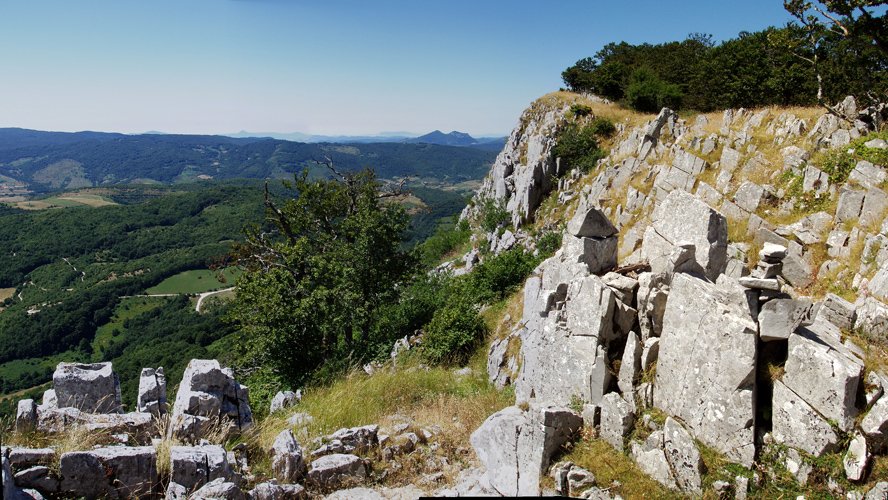 San Frantziskoko lepoa (behean) eta bertatik igotzen den bidearen amaiera