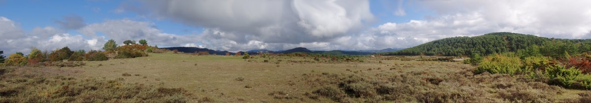 Gainalde lauaren gainetik, Sierra mendia (1066m)