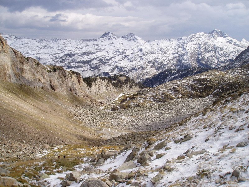 La Renclusatik datorren bidea bailaratxo honetan gora igotzen da