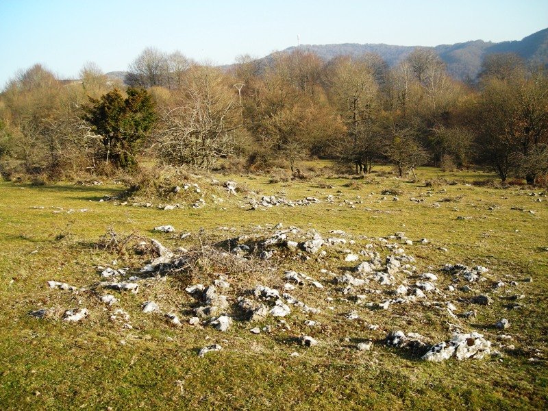 Askain eremu tumularra