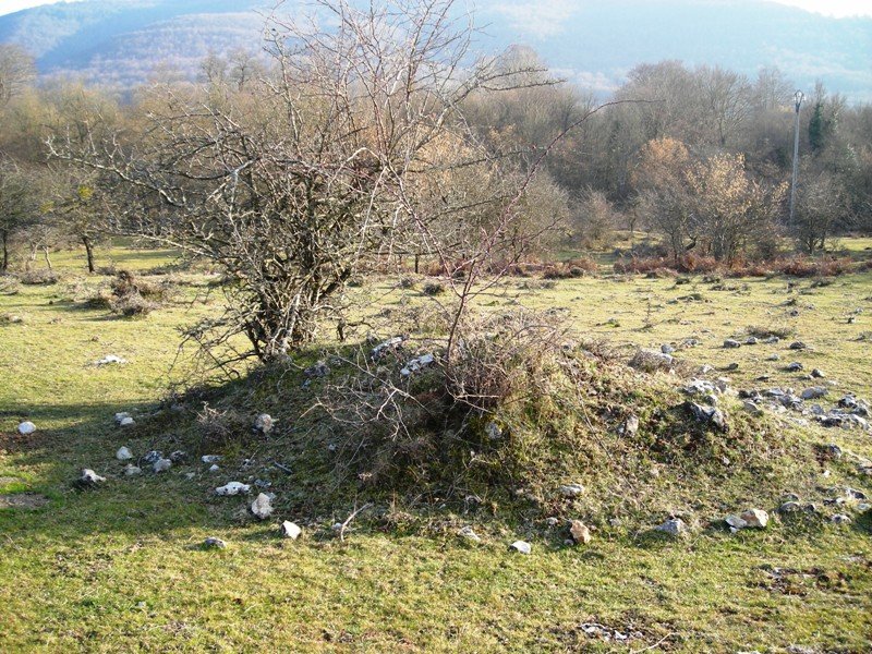 Askain eremu tumularra