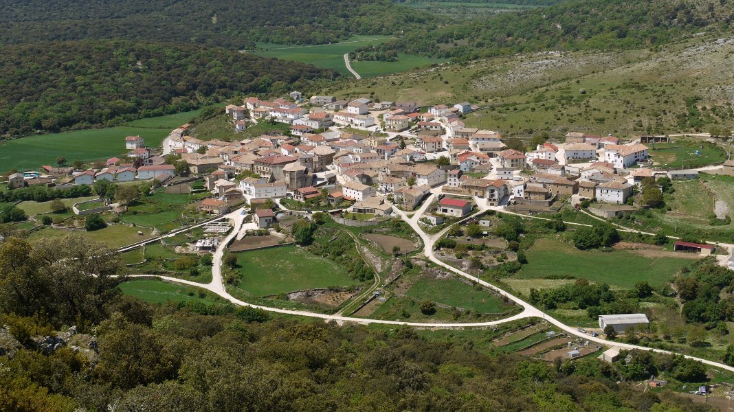 Lezaun, tontorraren ingurutik ikusita