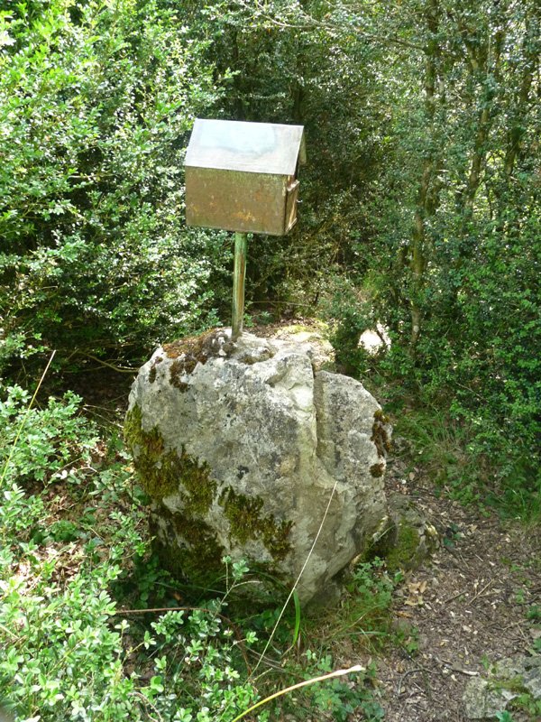 Elixatoko txartelontzia, zutarriaren gainean 