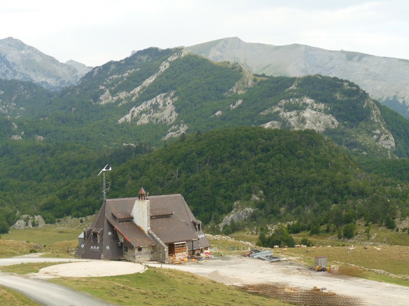 Angel Oloron aterpea eta Lapazarra