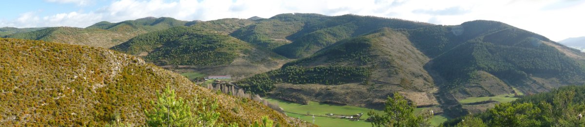 Lakarri inguruko mendiak Amiñagaingo hegietatik