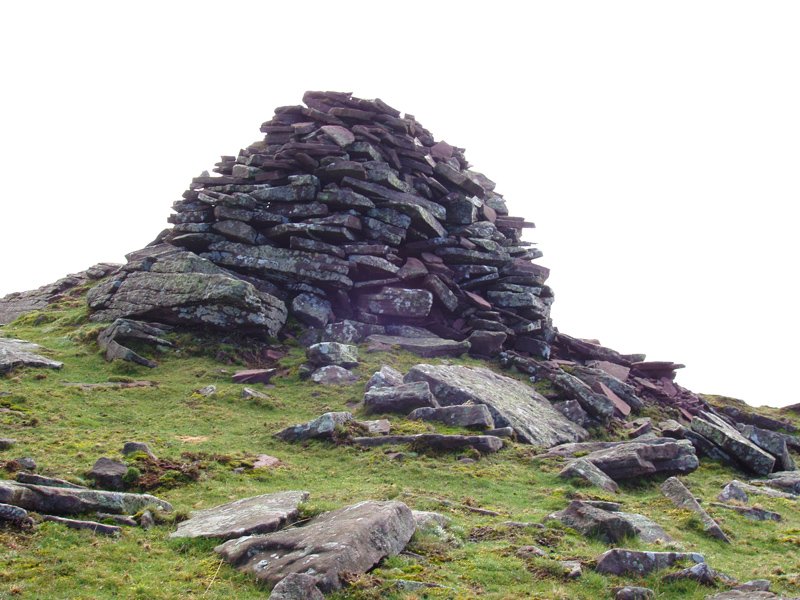 Ezkitzeko gailurreko kairn erraldoia