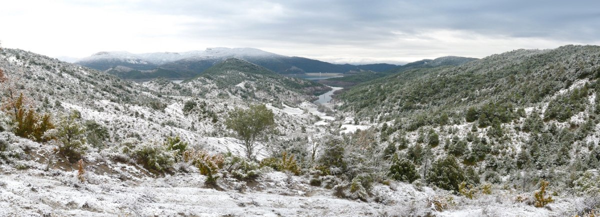Itoizko urtegia eta Zarikieta mendilerroa