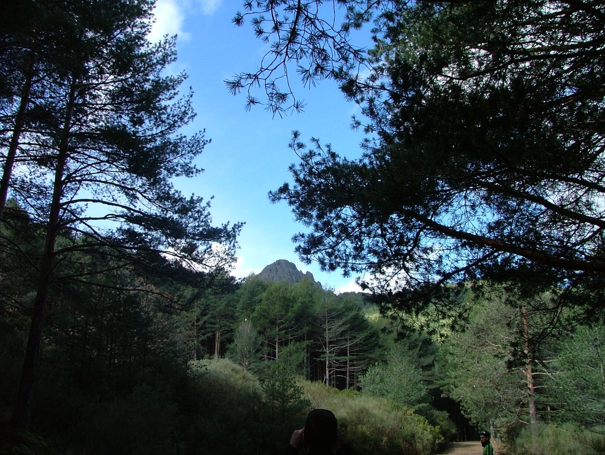 PEÑA DEL HUEVO DESDE LA PISTA