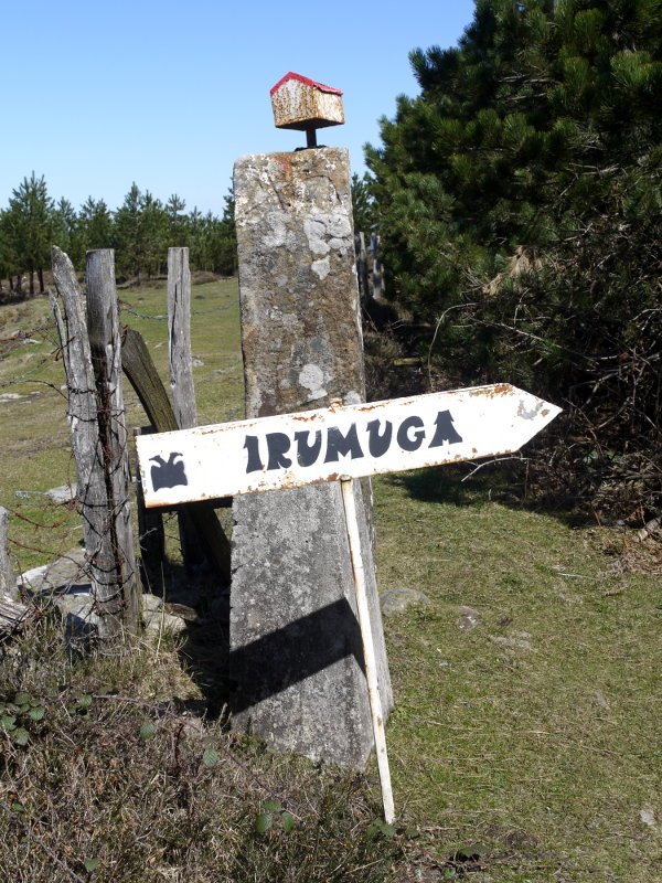 Mugak elkartzen diren lekuan, mugarriak.