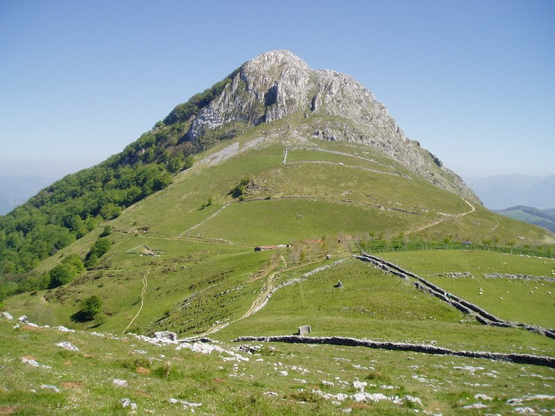 Ipar-mendebaldetik ikusita