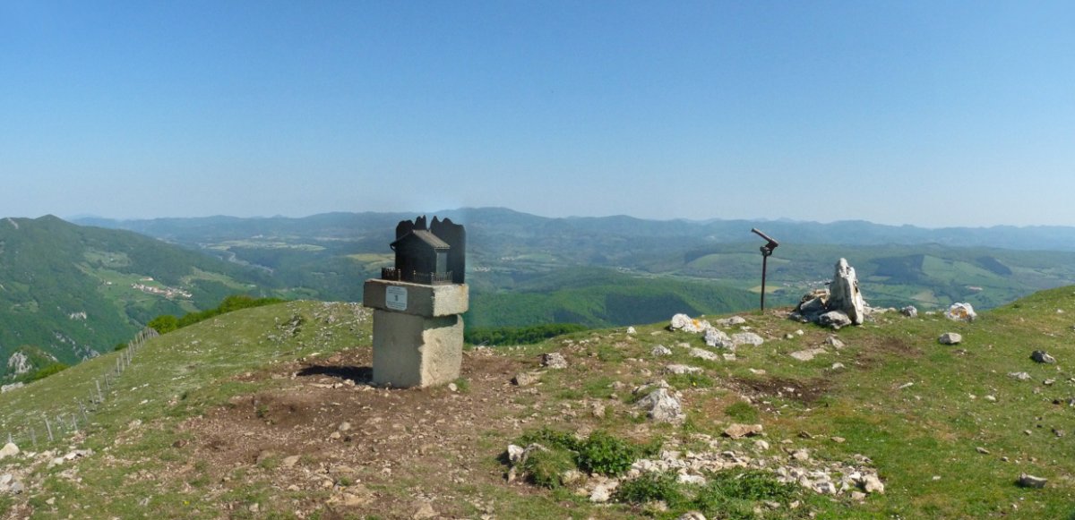 Ergako gailurra, Iratxo elkartearen txartelontzi berriarekin