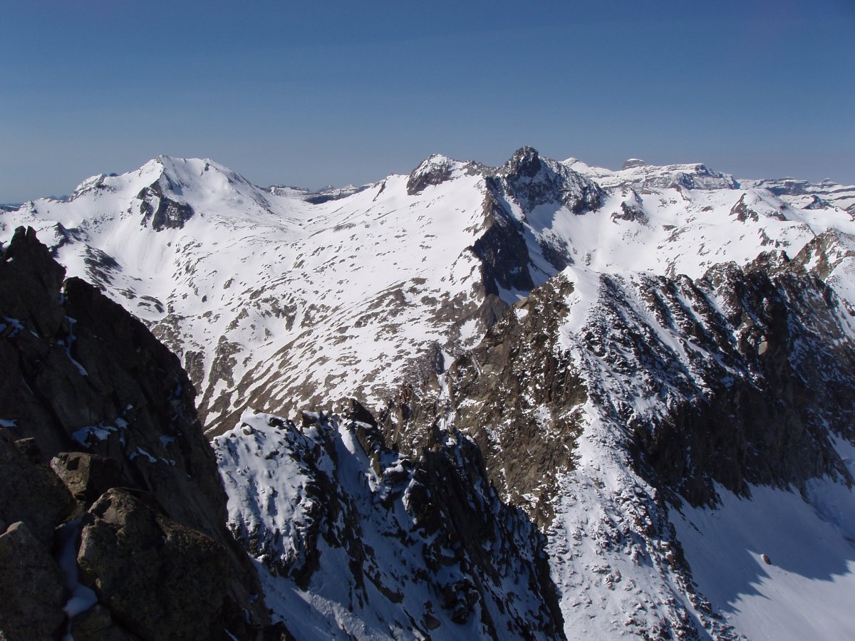 Cambieil ezkerrean, eskuinen Pic Long