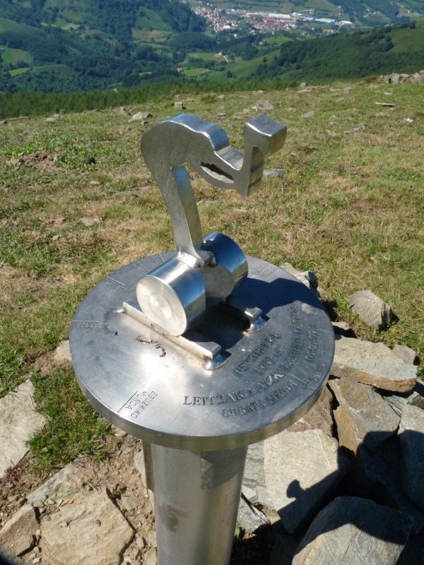 Petriketako txartelontzia "Leitzako aizkolarien omenez"