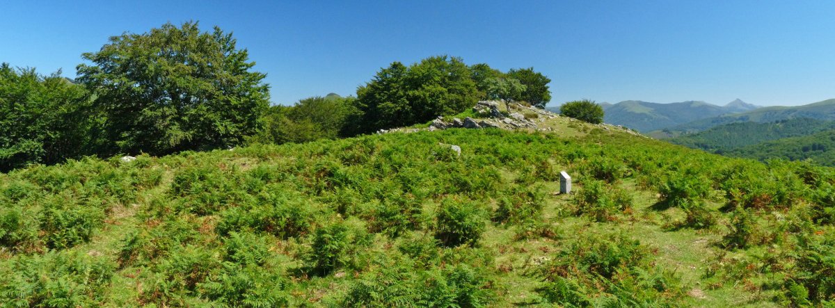 Biuztain gaina (903m), Baztarlaren ipar-mendebaldean