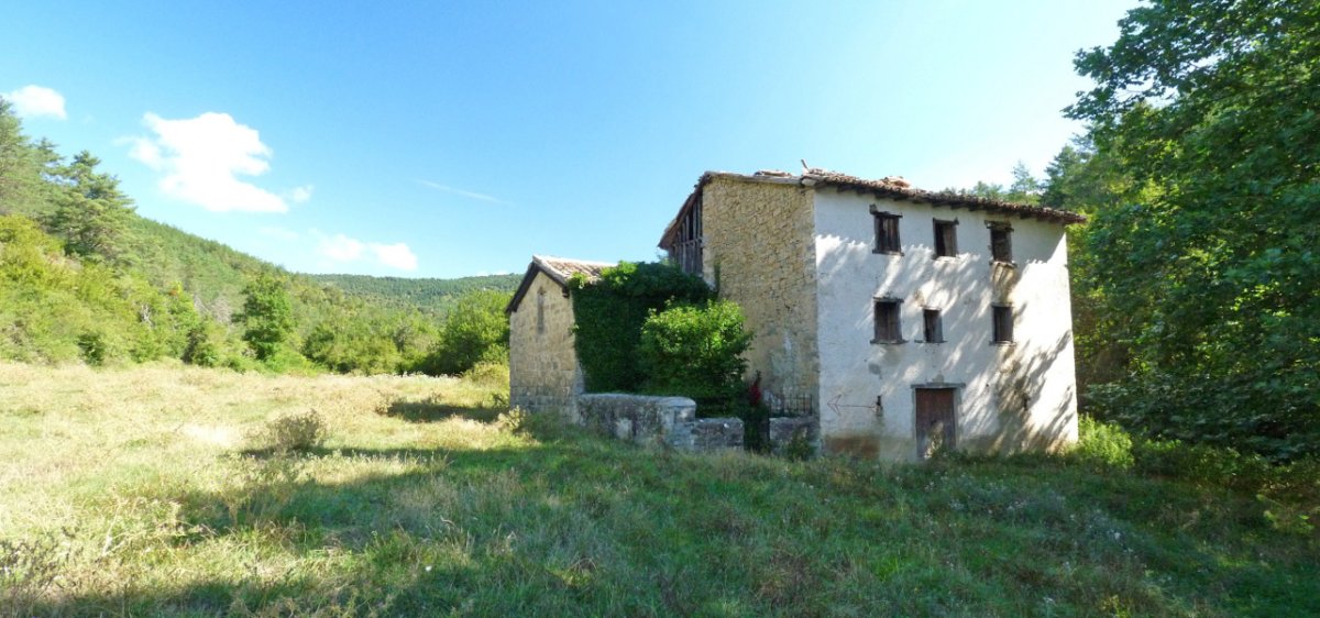 Santa Luziako baseliza, Racas Alton