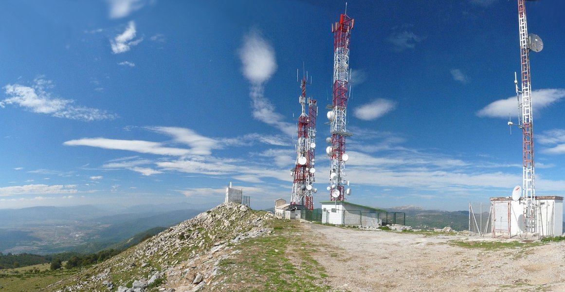 Artxuetako gailurreko antena erraldoiak