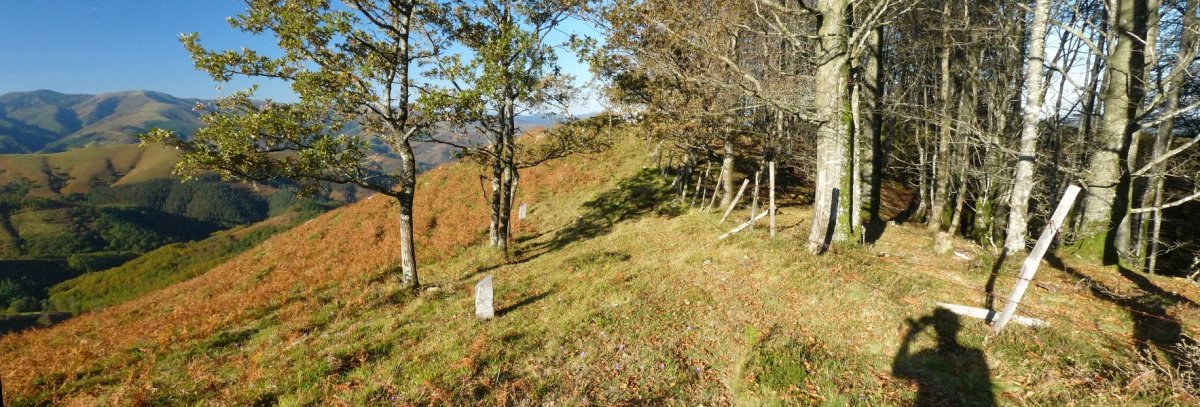 Satorborroko harrespil eta tumulua, Meatxarretako gailurretik iparraldera