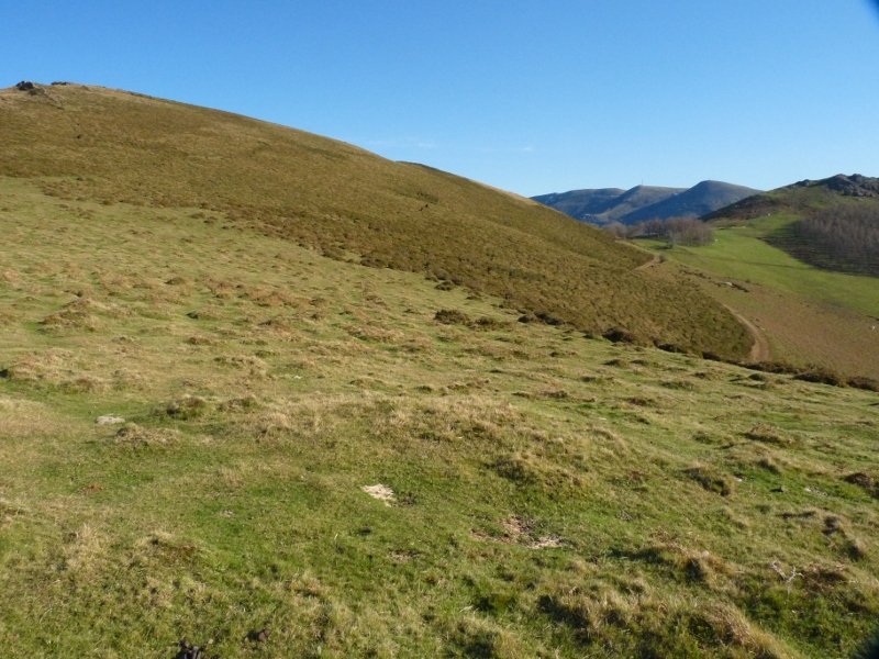 Etsain bizkarreko etxola hondoa