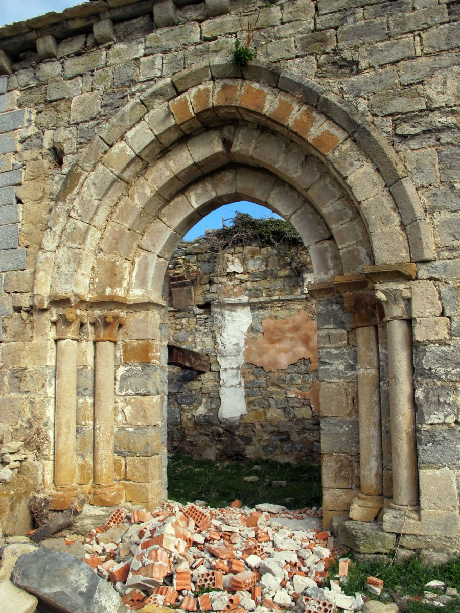 Donamaria ermitaren hondakinak Ollon