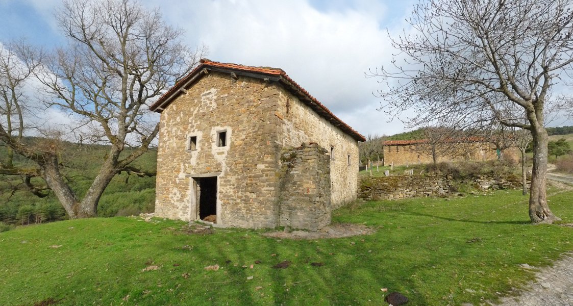 Tirapegiko San Pedro izan zen eraikina