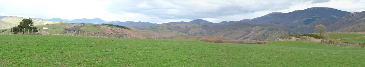 Panorama zabala Zelaiako gailurretik