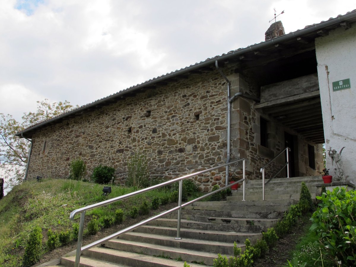 Gurutzetako ermita Idiazabalen