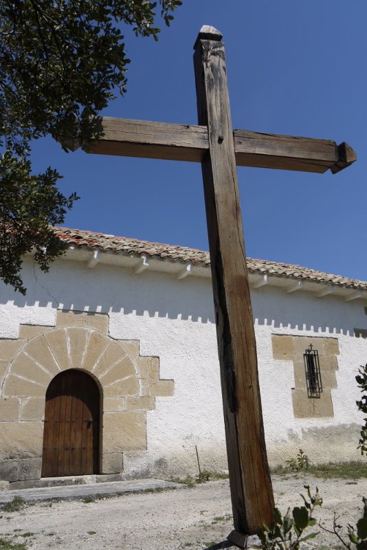 Gurutzea ermitaren aurrean