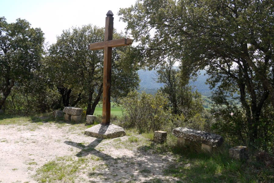 Gurutzea ermitaren aurrean