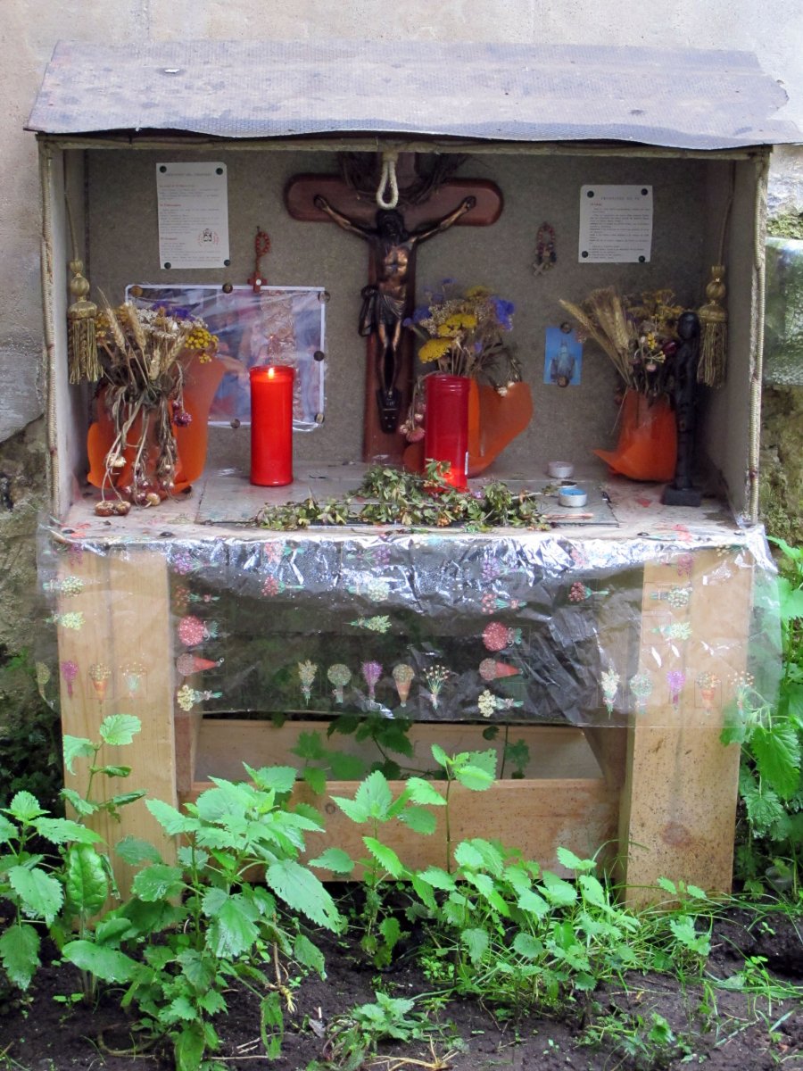 Santa Krutz ermita Huitzi inguruan