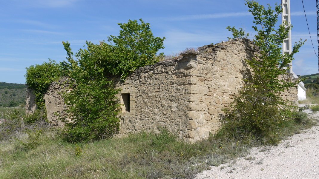 Santa Zezilia ermitaren hondakinak Legarda aldean