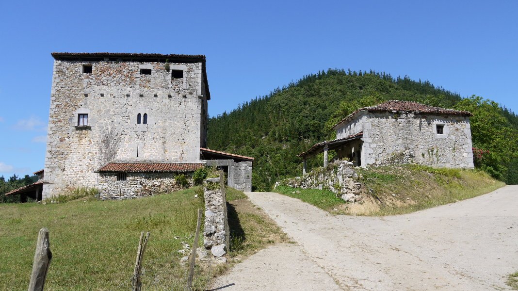 Dorretxea aldamenean du