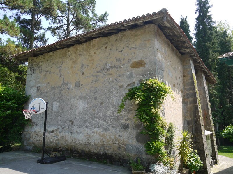 Andra Mari ermita Gizabaruruaga aldean