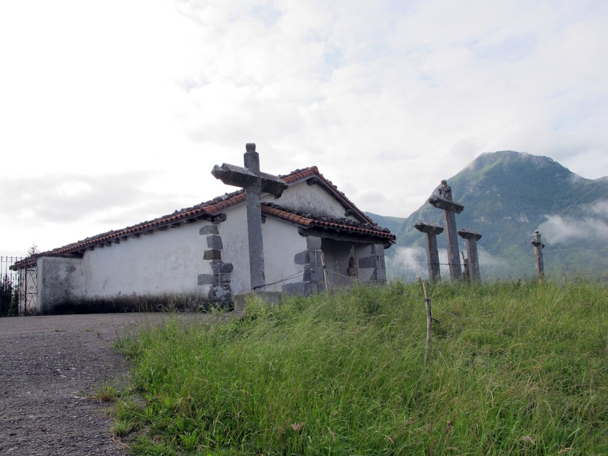 Santa Krutz ermita Abaltzisketako hilerrian