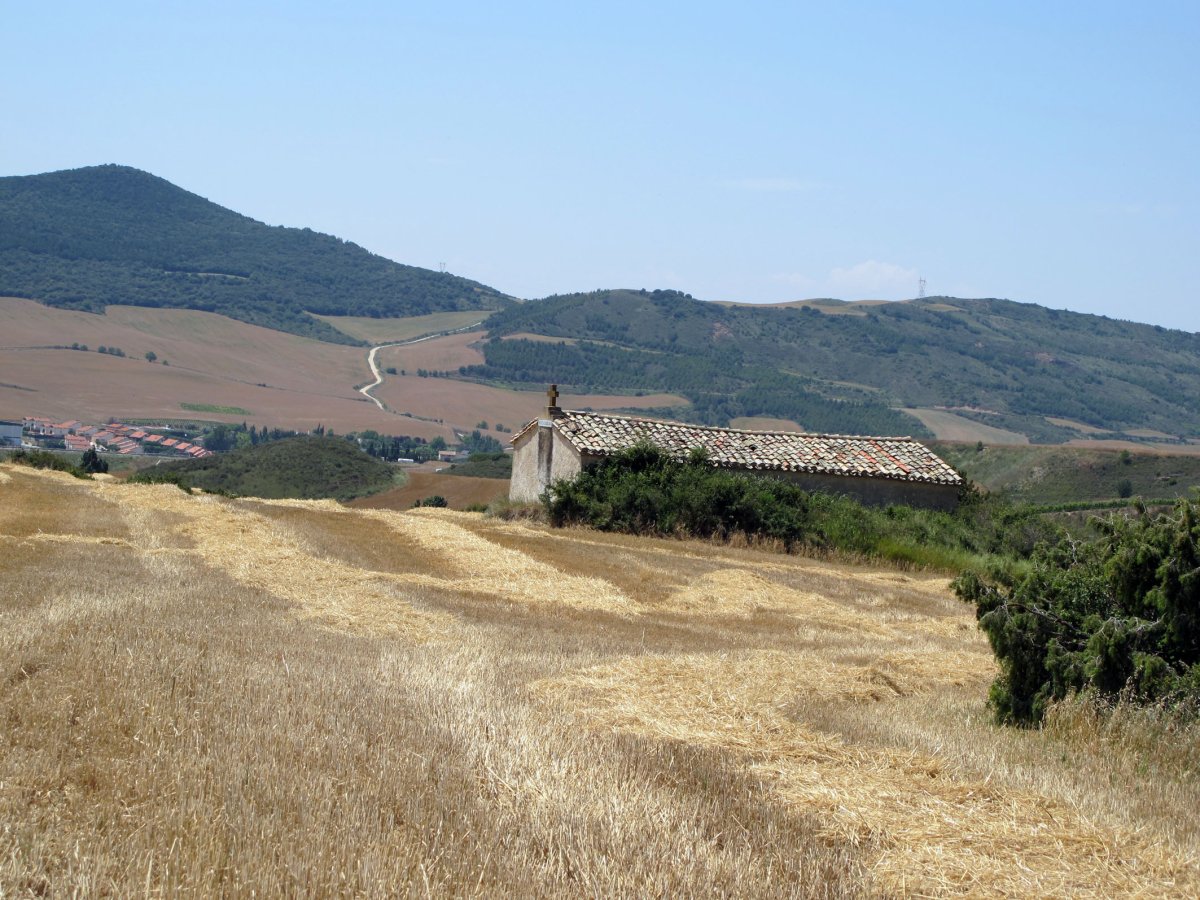 Santa Barbara ermita Ukar aldean