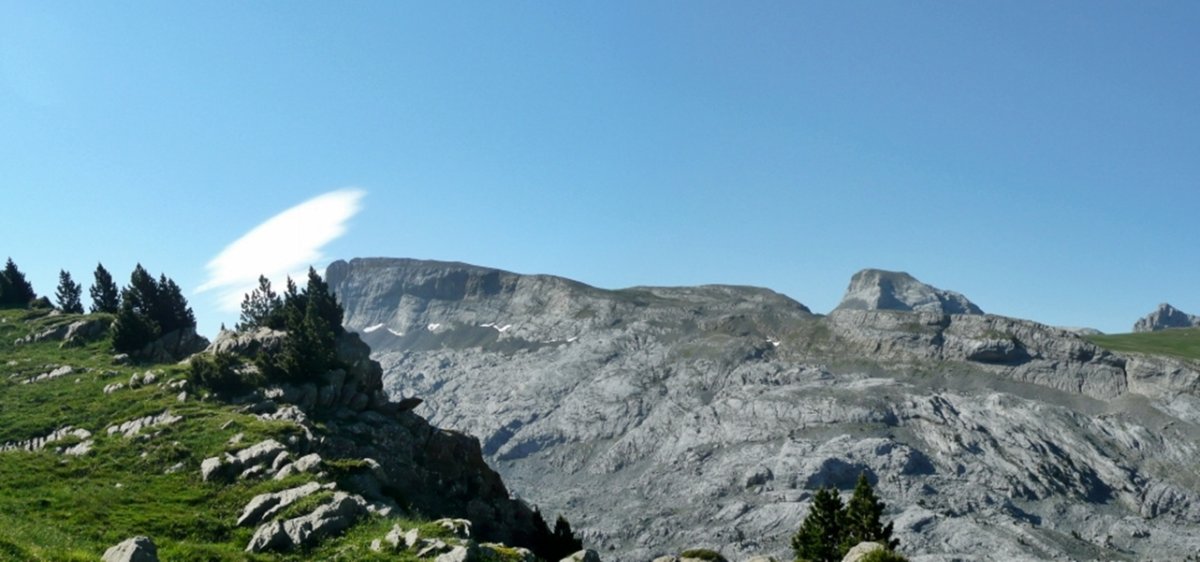 Budogia. Eskuman,Hiru Erregeen Mahaia