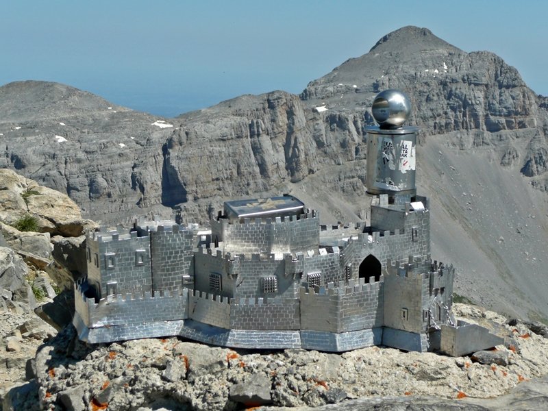 Gaztelua. Atzean,Auñamendi