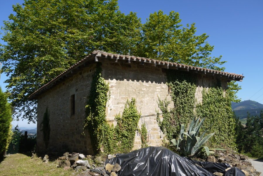 Gatzagako Santiago ermita Zaldibar aldean