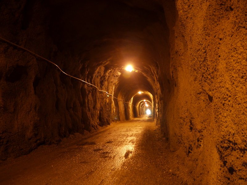 Leitza parean dagoen tunel luzearen barrualdea