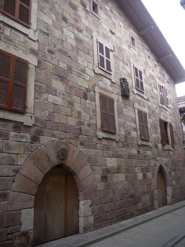 Merkatarien kaleko atari bat