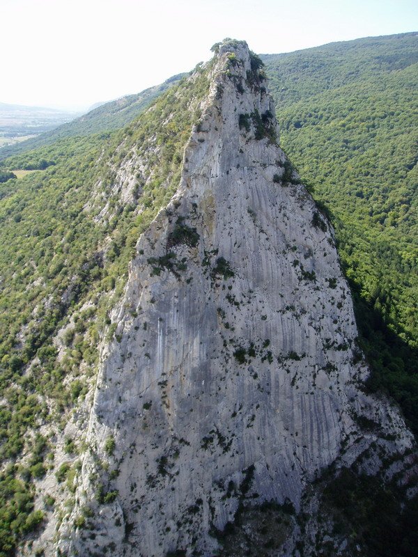 Bihaizpeko haitz handia, txikitik ikusita