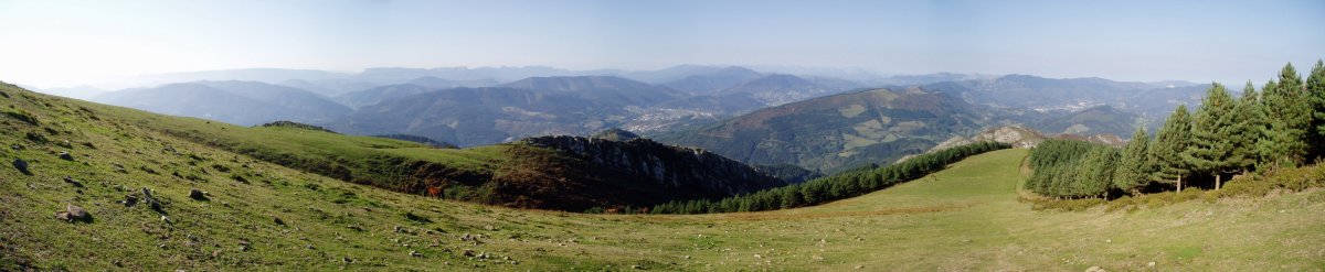 Mendebaldeko hegaletik mendebaldera ikuspegi zabala