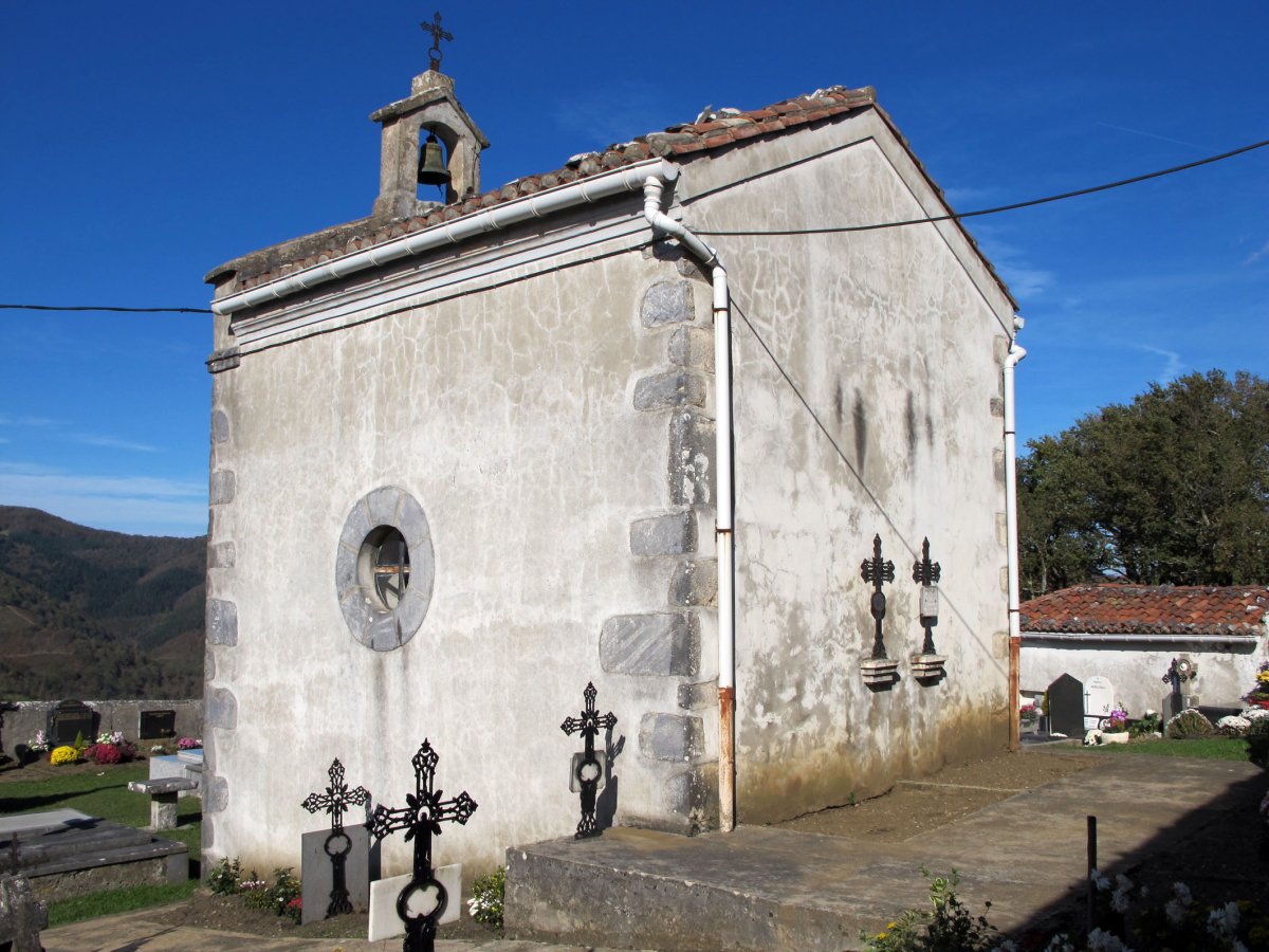 Salbatora ermita Arantzako hilerrian