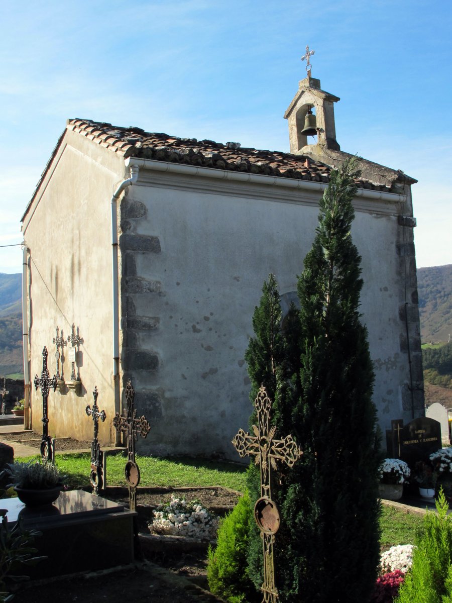 Salbatora ermita Arantzako hilerrian