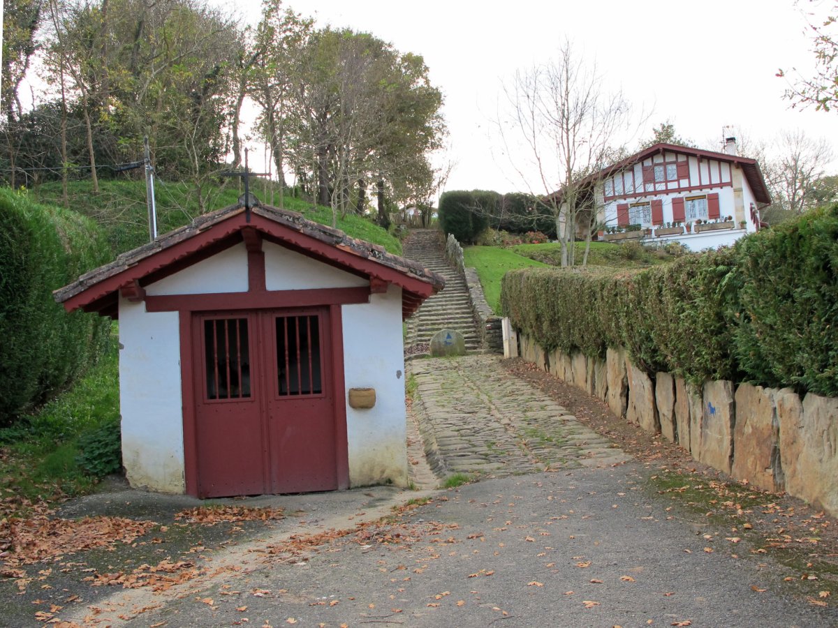 Jondoni Petri ermita Sara aldean